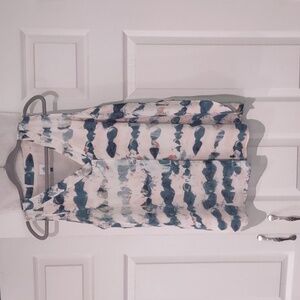 cabi 5035 Gelato V-neck Printed Layer Tank Size Small. Fully Lined Split Hem EUC